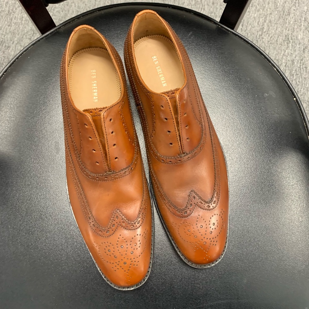 Men’s brown dress shoe- no laces included